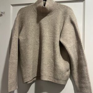 Soufflé yarn sweater high neck in beige
